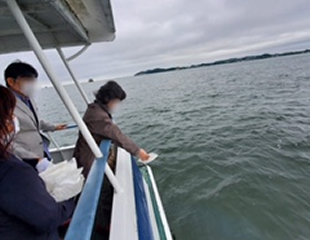 直葬散骨の様子