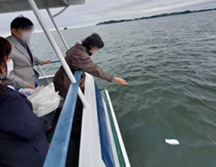 直葬散骨の様子