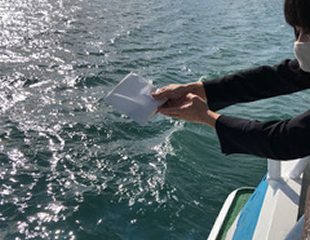 代行散骨の様子