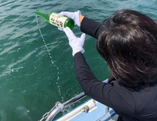 代行散骨の様子