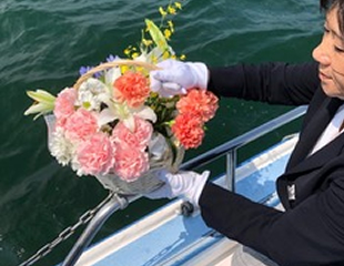 代行散骨の様子