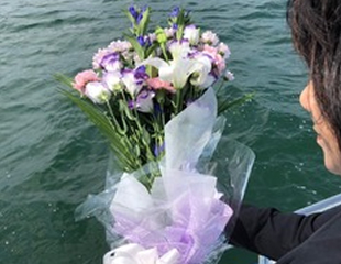 代行散骨の様子