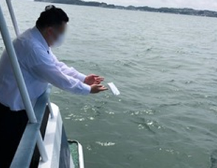 海洋散骨の様子