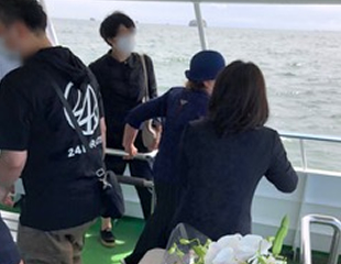 海洋散骨の様子