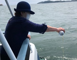 海洋散骨の様子