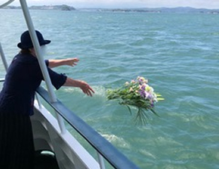 海洋散骨の様子