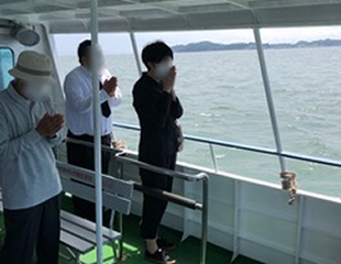 海洋散骨の様子