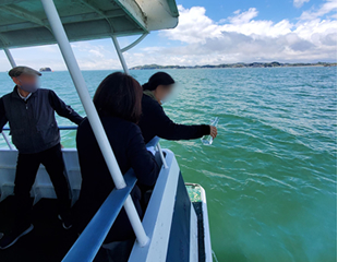 海洋散骨の様子