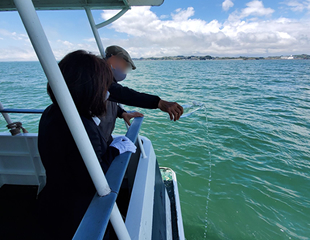 海洋散骨の様子