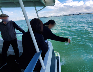 海洋散骨の様子