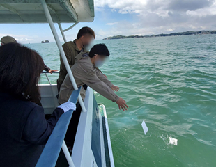 海洋散骨の様子