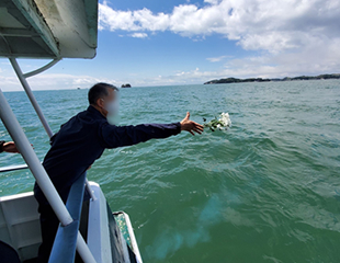 海洋散骨の様子