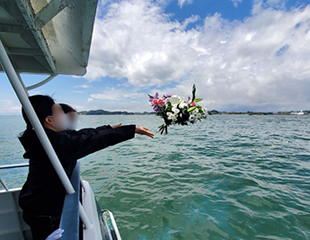 海洋散骨の様子