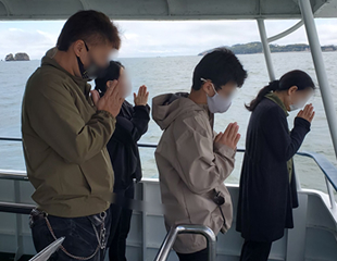 海洋散骨の様子