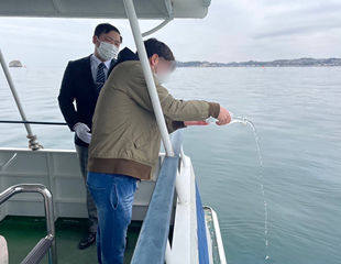 海洋散骨の様子