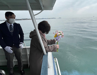 海洋散骨の様子