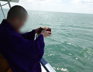 供養散骨の様子